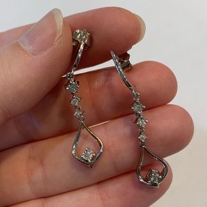 10K white gold and diamond drop earrings